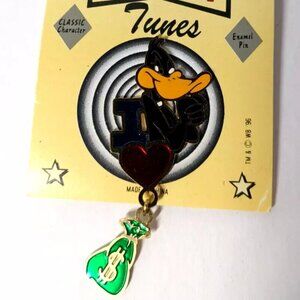 Vintage Daffy Duck Looney Tunes Pin 1996 I heart love money bag, enamel HTF, NOS